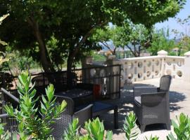 Al Giardino b&b，位于Acri的酒店