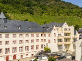 佩特里城堡酒店，位于特赖斯-卡尔登的酒店