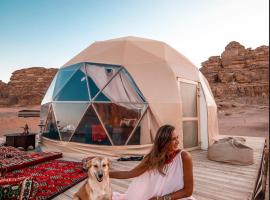 BUBBLES LUXURY CAMp & BUBBLES ROOM，位于瓦迪拉姆的酒店