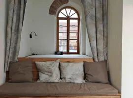 HexenburgbeiDresden Apartment mit Sonnenterrasse, Alkovenbett, Wohn- und Essbereich, Fußbodenheizung und Klimaanlage, Decke