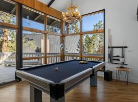 Beautiful Wrightwood Chalet，位于赖特伍德的酒店