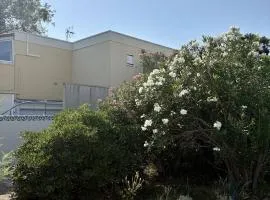 Studio climatisé proche plage et commerces avec terrasse - FR-1-529-311