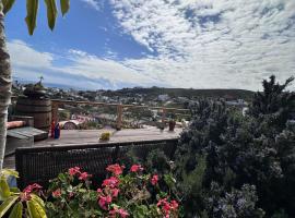 Ocean Chalet Sea View Bliss，位于恩塞纳达港的酒店