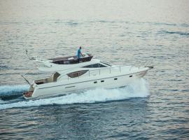 Ferretti 460，位于珀德垂那的酒店