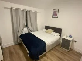 Spacious En-suite Room Near Heathrow & Elizabeth Line
