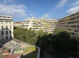 Quiet three-room Golden Square Terrace