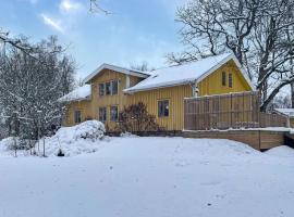 Awesome Home In Bor，位于Bor的酒店