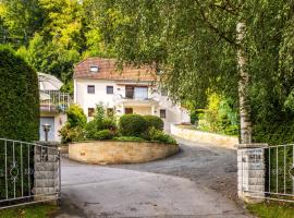 Elbvilla Pirna mit Sauna und Kamin mit privatem Zugang zur Elbe，位于皮尔纳的酒店