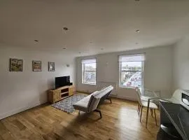 Flat located close to Norwood junction station