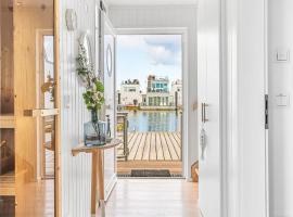 Schwimmendes Haus Hygge Olpenitz，位于奥尔本尼兹的酒店