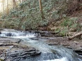 Hillside Haven - Hot Tub, Fire Pit, WiFi, Updated