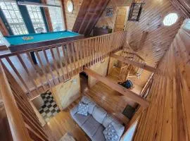 Mountain Rose- Hot Tub, Pool Table, Firepit