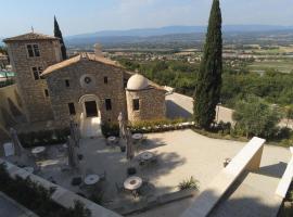 Domaine Jourdan，位于勒皮伊圣雷帕拉德的带泳池的酒店