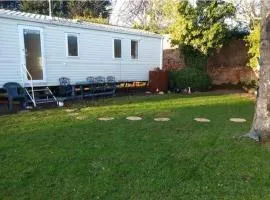 2 Bed Cabin Sleeps 6 - Balcony Parking & Pets