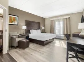 肯纳康福特套房酒店