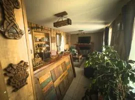 Hostal a una cuadra del Mall con desayuno incluido, aire acondicionado y estacionamiento