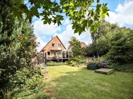 Family House with Private Garden，位于斯楚厄的酒店