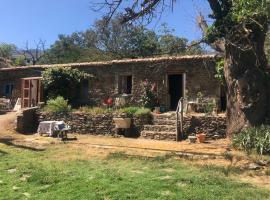 Los Albergues，位于皮特尔的酒店