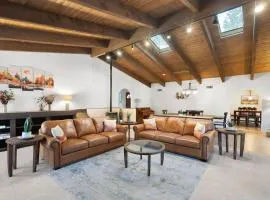 Close To Trails with Hot Tub Putting Green Fire Pit