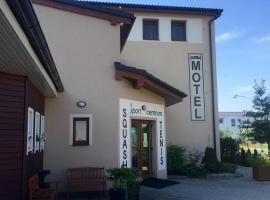 姆拉达博莱斯拉夫运动酒店，位于马达伯乐斯拉夫的高尔夫酒店