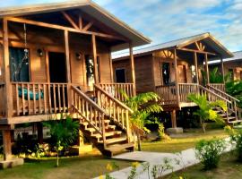 Tuquil-HA，位于Ladyville的带泳池的酒店