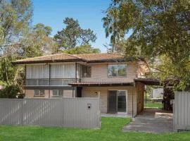 Full 5 room House at Riverview , 11 beds, 2 bathrooms