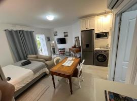 The Joneses，位于普利登堡湾的带停车场的酒店