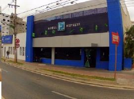 Hotel Express - Leva e busca no aeroporto grátis 24 horas，位于大瓦尔泽亚的酒店