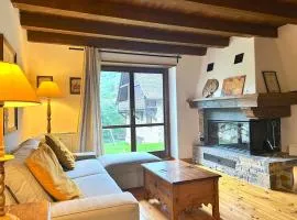 Casa rústica y patio en la Vall d'Aran by RURAL D'ÀNEU