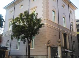 瓦雷泽欧罗巴酒店，位于瓦雷泽的酒店