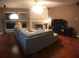 Cozy Queen Retreat in Humble