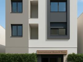 Taza Apartment Hotel with view park and restaurant，位于塔扎的酒店