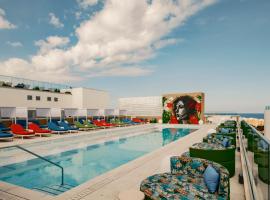 Hyatt Centric Malta，位于圣朱利安斯的带停车场的酒店