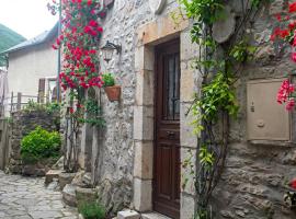 Nice Home In La Malène With Wifi，位于拉马莱恩的酒店