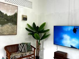 Breezy Corinth Garden Apartment，位于Corinthe的酒店
