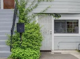 Quaint and Charming 2BR APT in Central Oakland