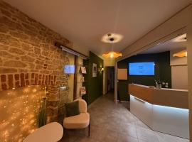 Brit Hotel L'Arrivée Guingamp，位于甘冈的酒店