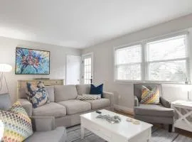 Classic Cape Great Location Dog Welcome