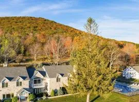 Scenic Catskills Retreat • Pool Hot Tub Game Room Lake Views Mountainview Estate by AvantStay