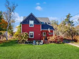 Close to Ocean! Family-Friendly Orrs Island Escape