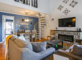 Steps to Brigantine Beach New Jersey Beach Condo，位于布里根泰恩的酒店