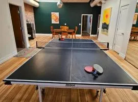 The Disco Loft - Downtown Springfield Apartment with Ping Pong