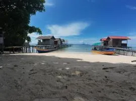 Arborek Homestay & Dive Center
