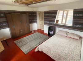 Wallpari Sonqo Hospedaje Medicina temazcal，位于皮萨克的木屋