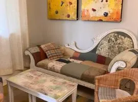 Cozy ,artistic cottage in a garden setting close to the beach and hiking trails.