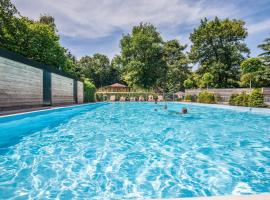 Bungalowpark Het Verscholen Dorp，位于哈尔德韦克的酒店