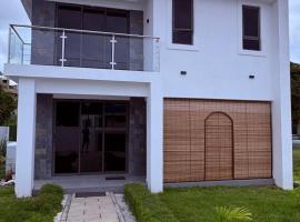 Cool Breeze Villa No 3 in Grand Baie，位于格兰贝伊的酒店