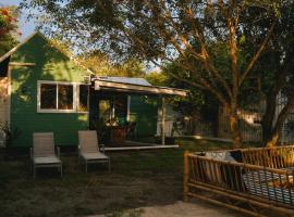 Three Palms - Beach Front Tiny House by SP Villa，位于塔林甘海滩的小屋