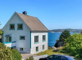 4 Bedroom Gorgeous Home In Urangsvåg