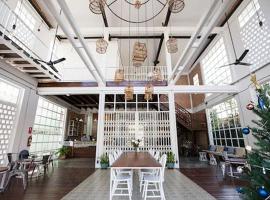 Memmoth Cafe & Hostel in Lampang，位于南邦的酒店